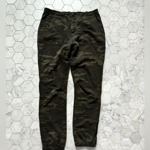 Sanctuary camo joggers, size 30. Sweatshirt type material - so comfy!!